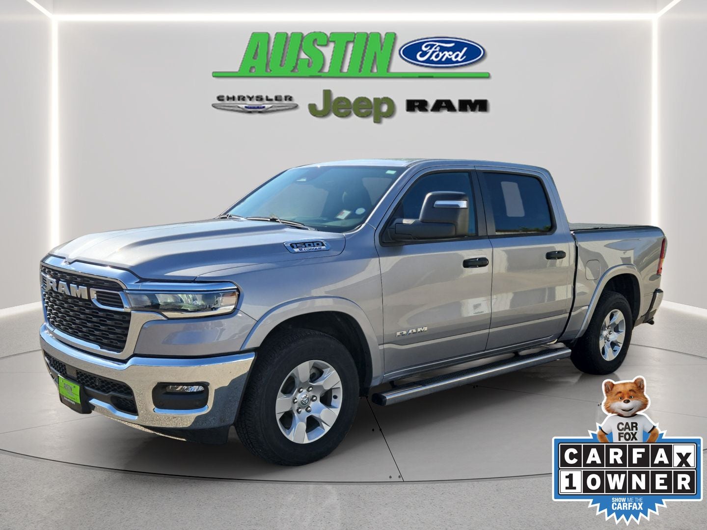 2025 RAM 1500 Big Horn Crew Cab 4x4 5'7' Box in Billet Silver Metallic Clearcoat — front three-quarter view